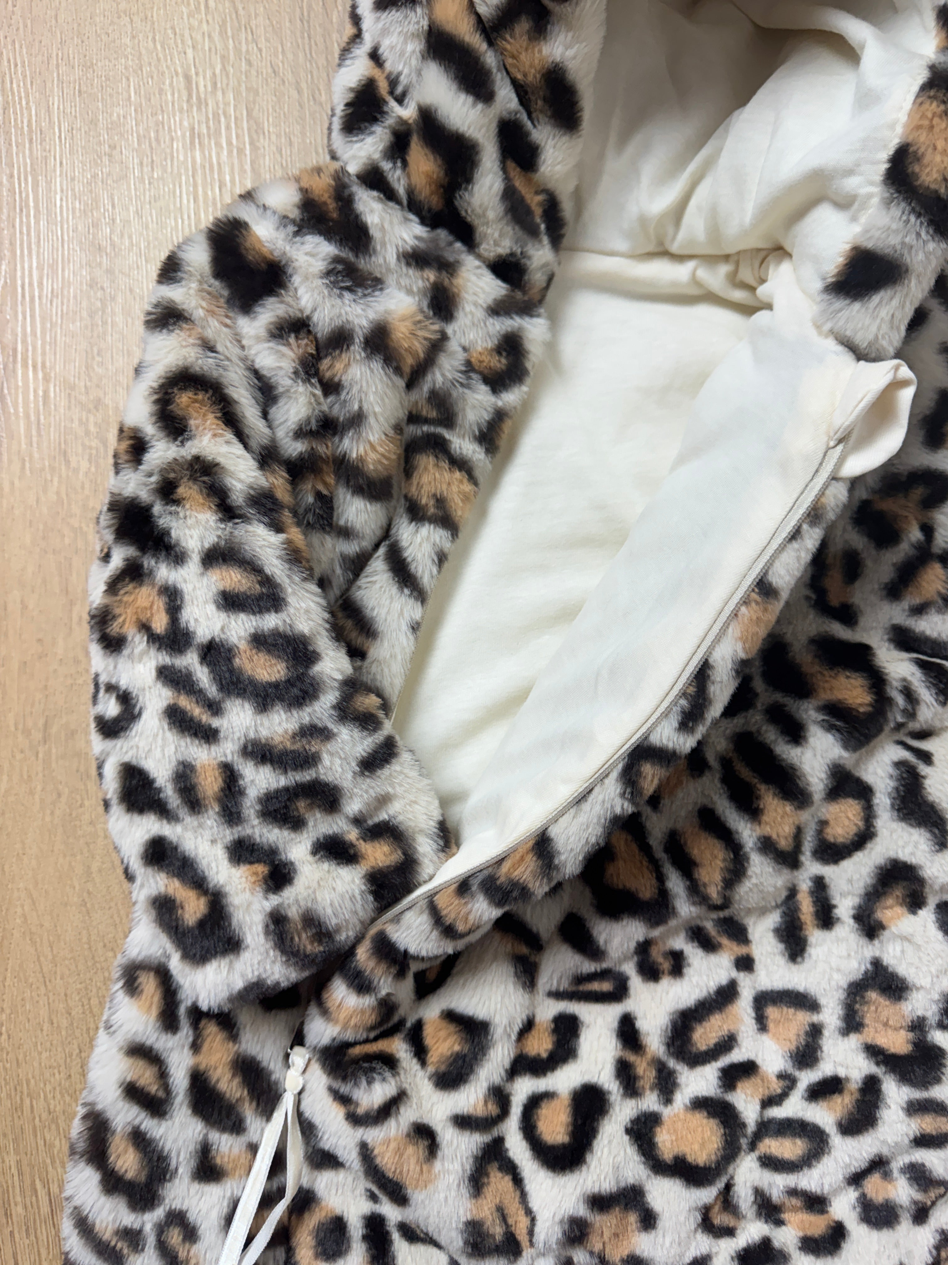 LEOPAR ELYAF DOLGULU TULUM